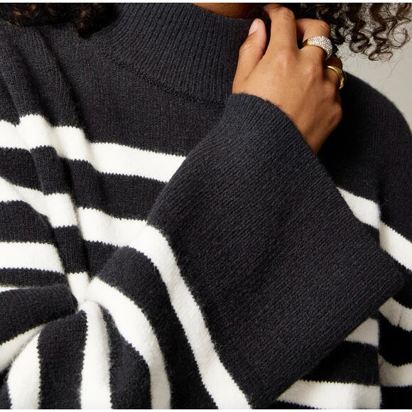 J.Crew Chunky Crewneck Sweater Supersoft Yarn Cropped Oversized Black Small NWT - Picture 2 of 11